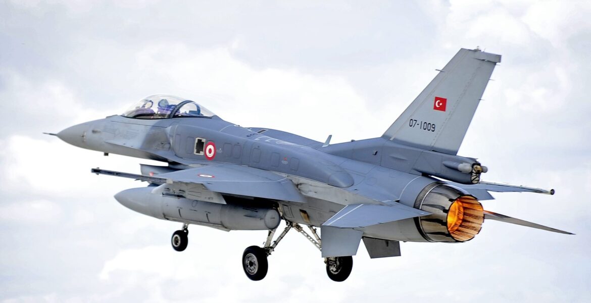 Turkish f-16 jet