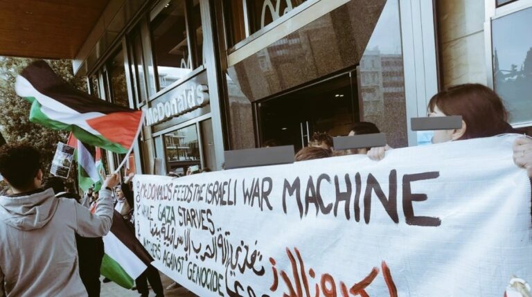 Pro-Palestine protestors block entrance to McDonald's in Athens centre - Video