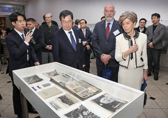 Ambassador of Greece to Korea Ekaterini Loupas, far left, attends the opening ceremony of the exhibition "70 Years of Friendship: Greece’s Images of the Years of the Korean War" at the War Memorial Museum in Yongsan District, central Seoul, on Thursday. [PARK SANG-MOON]