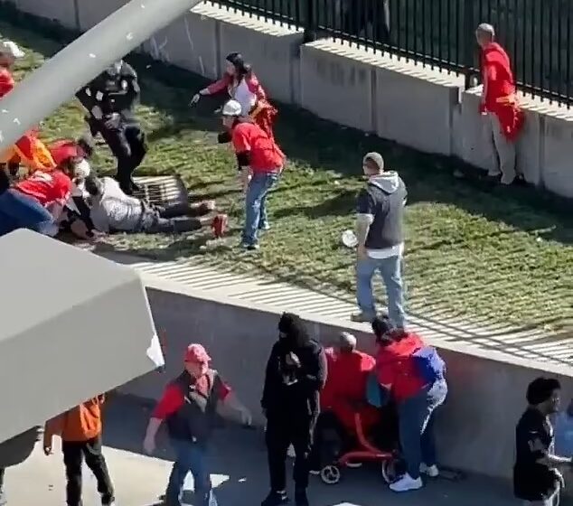 81276757 13084687 Brave Kansas City Chiefs fans tackled one of the gunmen as he at m 59 170794690844