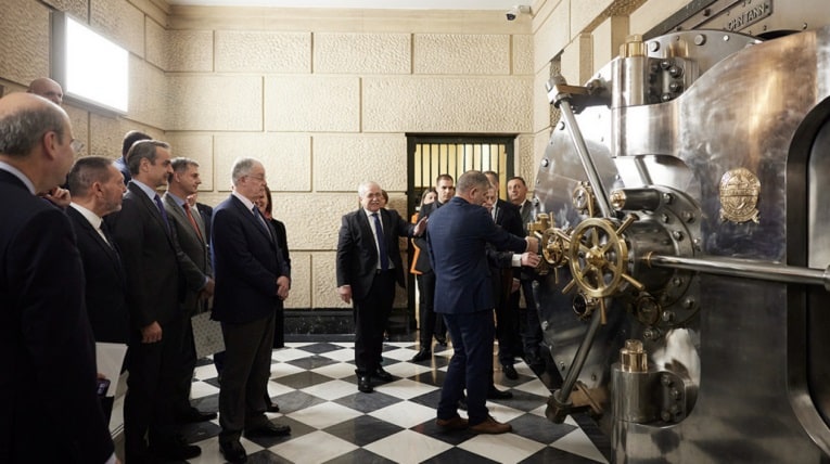 A tour of the new treasury of the Bank of Greece where Greece’s gold is kept (PHOTOS)