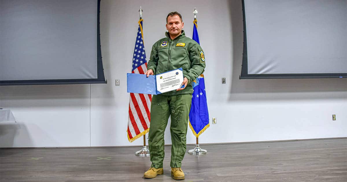 Greek Fighter Pilot Receives Prestigious Award 4