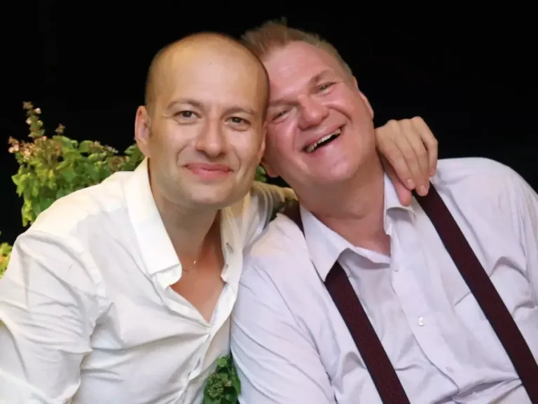 First Same-Sex Marriage in Nea Smyrni: Prime Minister Congratulates Couple