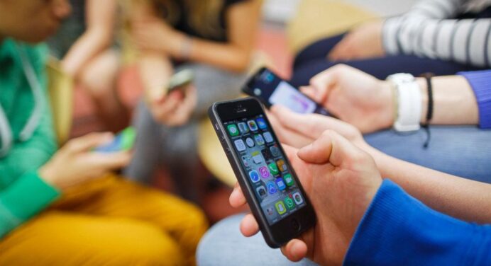 Mobile Phones Banned in Greek Schools
