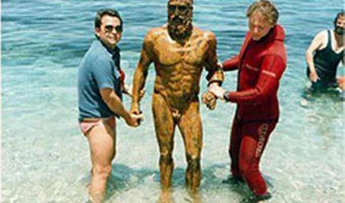 Greek Gods Resurfaced: Ancient Statues Rescued from the Depths archaeology Riace Bronzes