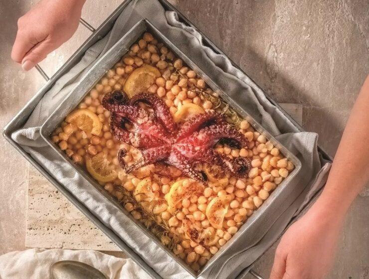 Chickpeas with octopus