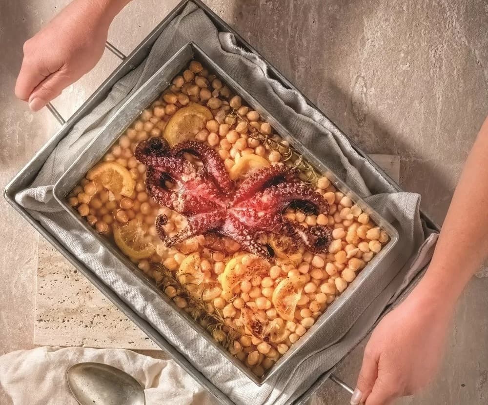 Chickpeas with octopus