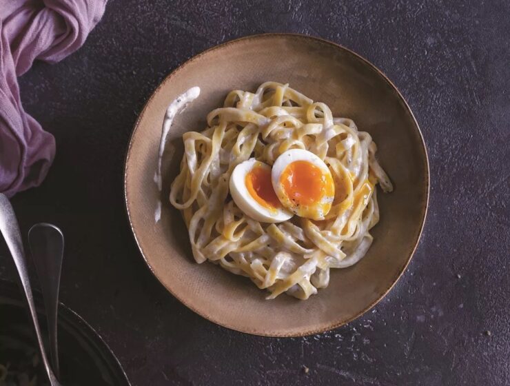 Tagliatelle with feta cheese and egg