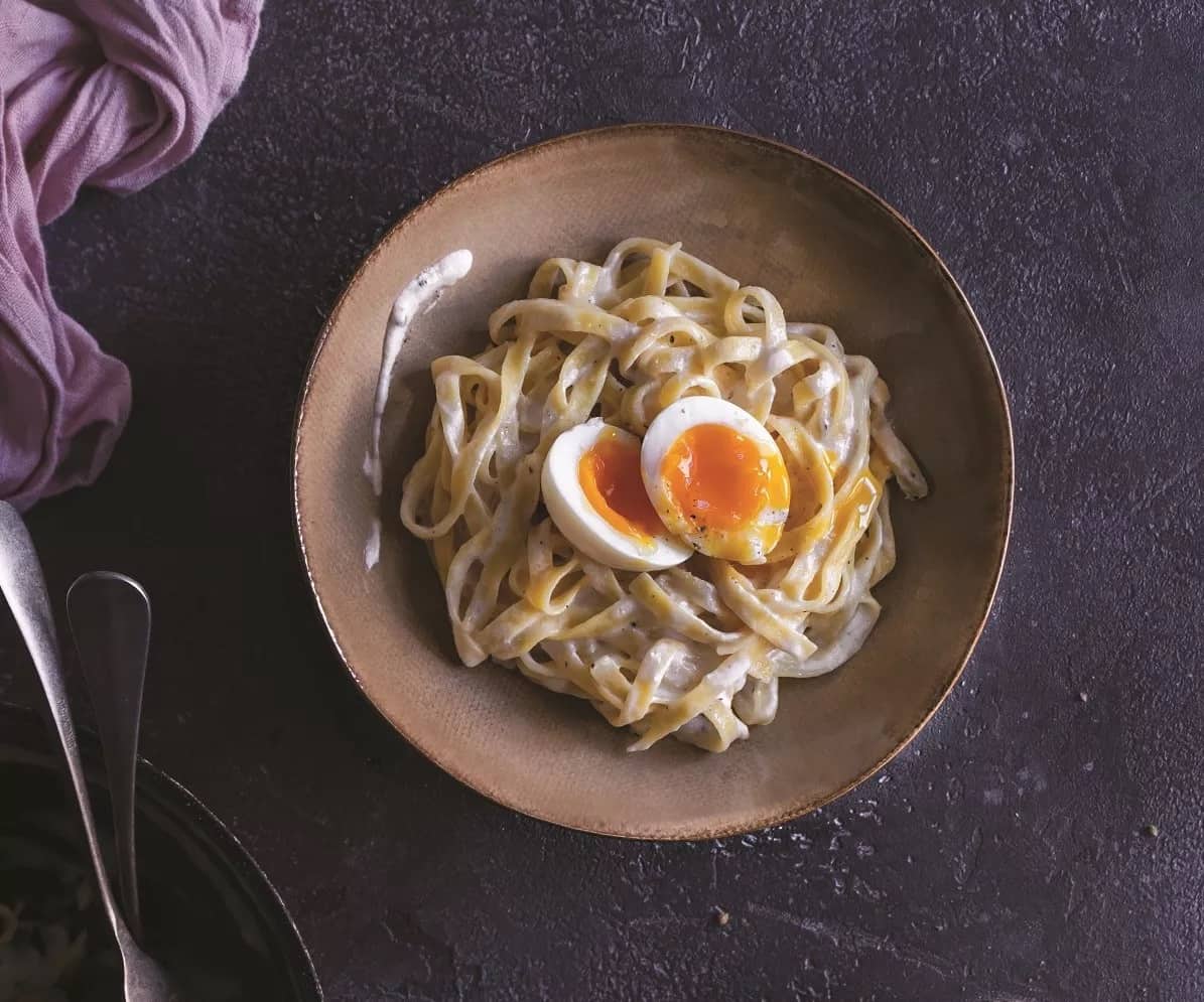 Tagliatelle with feta cheese and egg