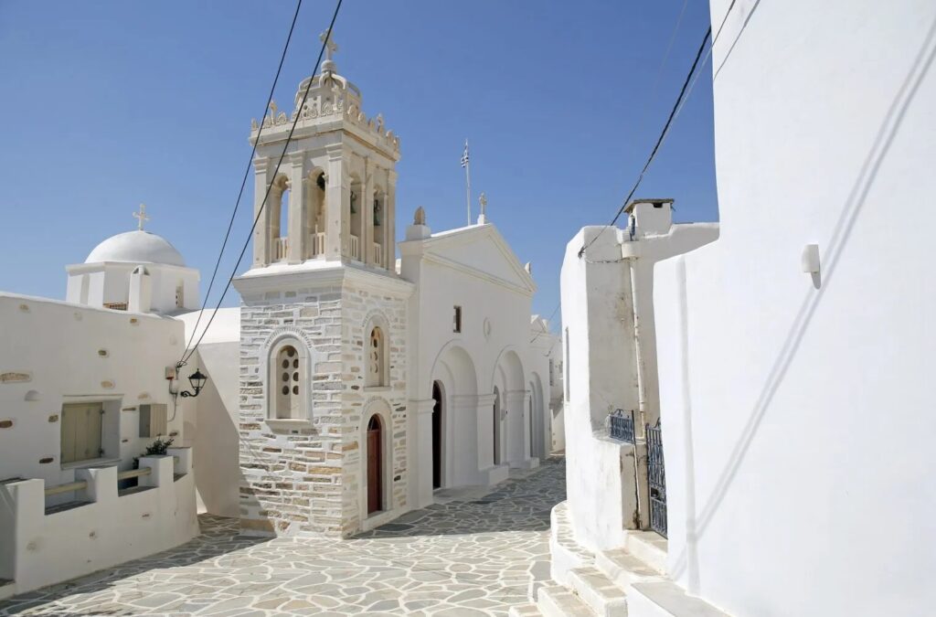 In Marpissa, a wonderful labyrinth of alleys and churches awaits you/Photo: Nikos Kokkas