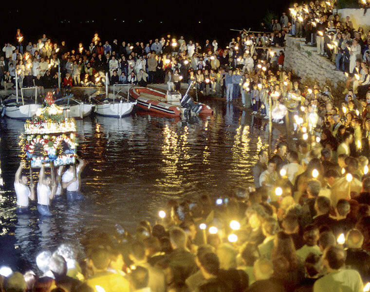 In Hydra, the Epitaphios bier is taken out to sea in the port of Kaminia for the blessing of the waters, boats and sailors in the ritual’s most moving moment. © Corbis / Smart Magna Easter Greece