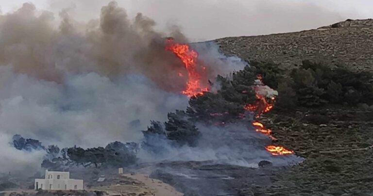 Wildfire Breaks Out on Paros