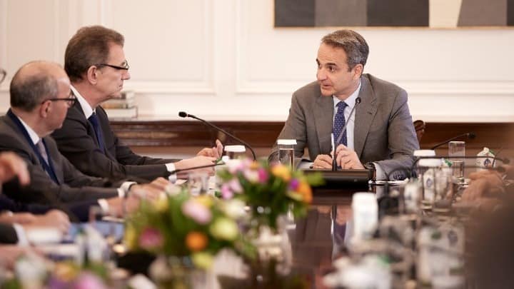 Prime Minister Mitsotakis Discusses European Competitiveness with IFPMA Representatives