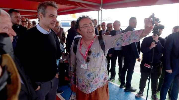 Prime Minister Mitsotakis Welcomes Turkish Tourists to Lesvos