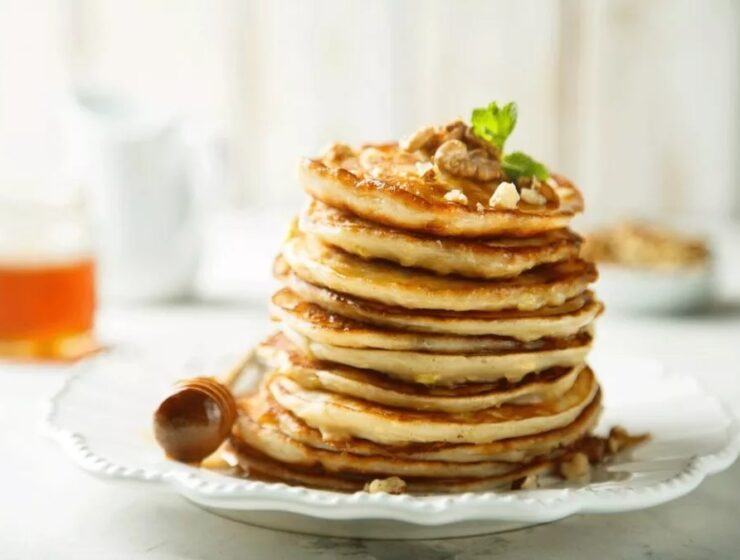 Pancakes with honey and walnuts