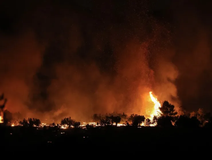 night-of-anxiety-in-rethymno-fire-rages-village-evacuations