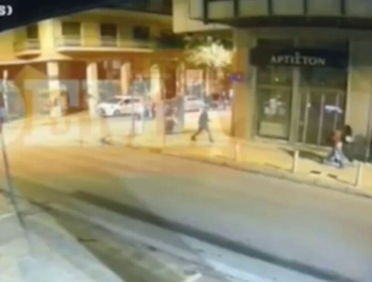 A 37-year-old refugee was arrested in Athens’ Exarchia neighborhood after violently assaulting three young women, attempting to rape one by throwing her to the ground while shouting “sex.” The attack, captured on video, was stopped by a passerby, and the suspect faces attempted rape charges, with a court appearance set for Wednesday.