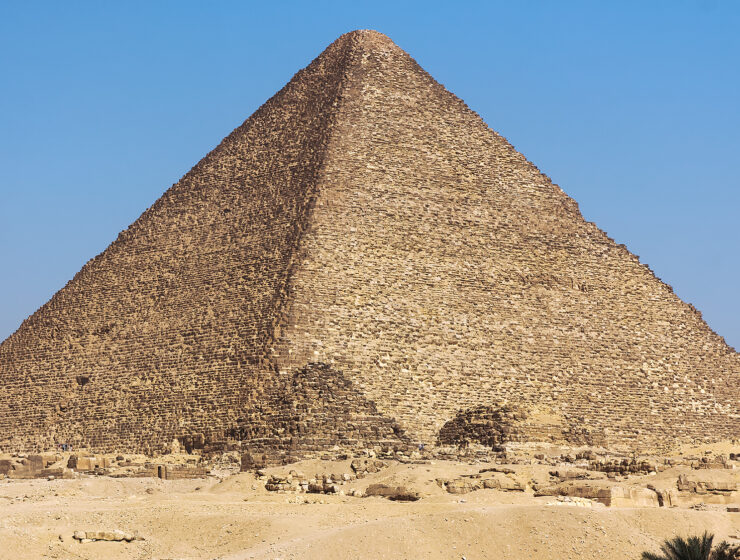 A groundbreaking archaeological discovery in Egypt has revealed fresh evidence about the workforce behind the construction of the Great Pyramid of Giza, one of the world’s most iconic ancient monuments