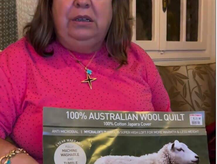 Greek folk singer Efi Thodi sparked debate after saying she didn’t want sheep killed for meat while holding a quilt cover labeled “100% Australian Wool Quilt” on her official Instagram account.