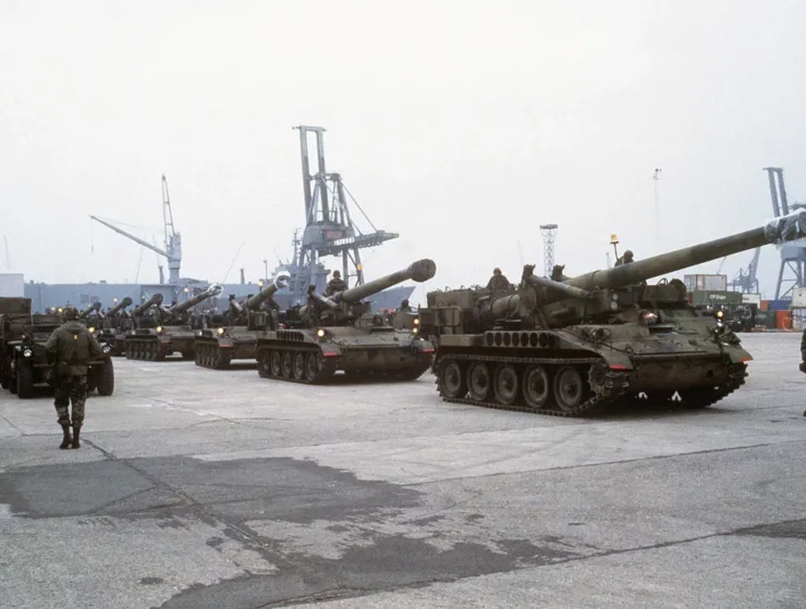 Greece approves €199.4M package to Ukraine via Czechia, including 60 surplus M110A2 203mm howitzers, 150,000 shells, and Zuni rockets from reserves, funding its own modernization without impacting readiness amid parliamentary scrutiny.