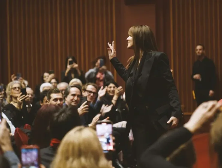 Monica Bellucci returns to Athens for the first screening of the international documentary “Maria Callas – Monica Bellucci: A Meeting” at the Pallas Theater on December 5. The film explores the life and legacy of Maria Callas through Bellucci’s acclaimed world tour performance, offering audiences a unique dialogue between the legendary soprano and the celebrated Italian actress.