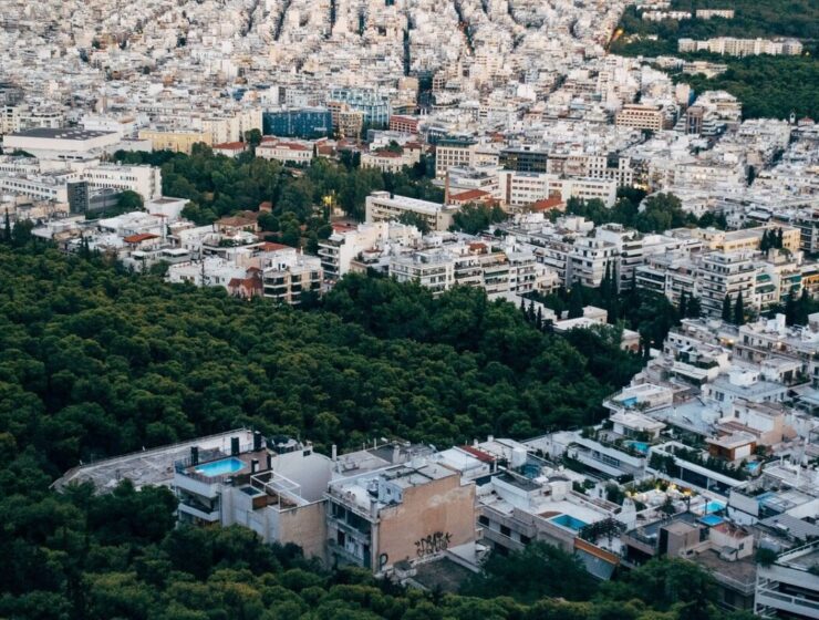 The “Spiti Mou 2” program extends its application deadline with higher income limits, while the new “Anakenizo” initiative provides government and EU-funded subsidies for home renovations and energy efficiency upgrades, supporting families across Greece.