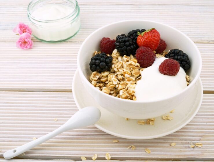 A Modern Guide to Choosing the Healthiest Greek Yoghurt