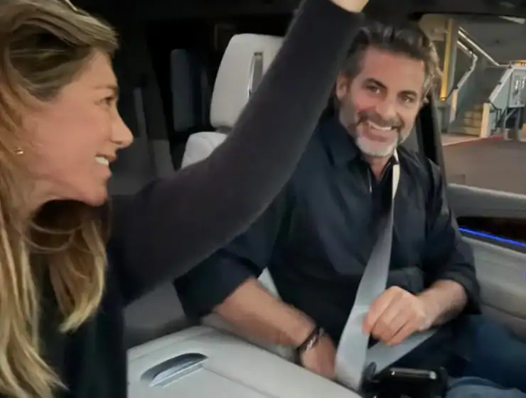 Aniston has been quietly dating Jim Curtis, a well-known Los Angeles-based hypnotherapist and wellness expert, since early-to-mid 2025.